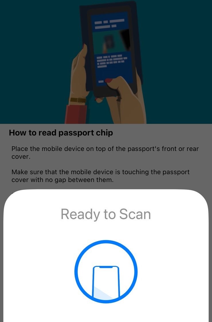 Der Scan des Reisepasses wird als Illustration dargestellt wie ein Handy über einen Reisepass gehalten wird. Darunter steht folgender Text: How to read passport chip. Place the mobile device on top of the passport's front or rear cover. Make sure that the mobile device is touching the passport cover with no gap between them. Darunter befindet sich die Aufforderung des Handys, den Scan zu beginnen.